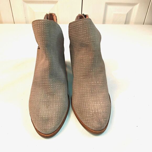 Women's LUCKY BRAND Grey Leather Baley Heeled Booties Ankle Boots US Size 6 - Picture 3 of 7